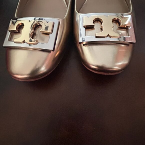 Authentic Tory Burch Gigi Mirrored Metallic Gold Silver Leather Block Heel Pump - Picture 2 of 10